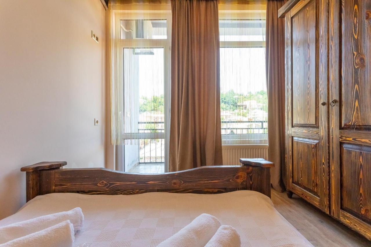 Hotel Phasis Кутаиси Экстерьер фото