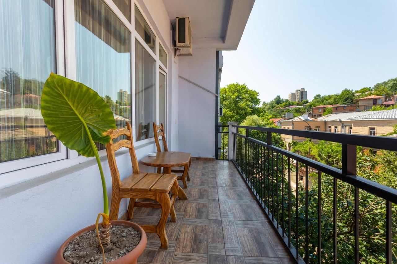 Hotel Phasis Кутаиси Экстерьер фото
