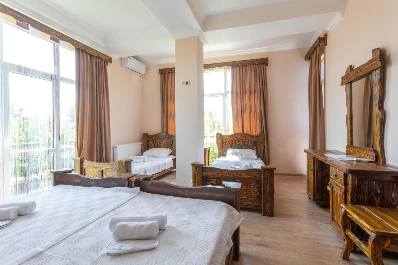 Hotel Phasis Кутаиси Экстерьер фото