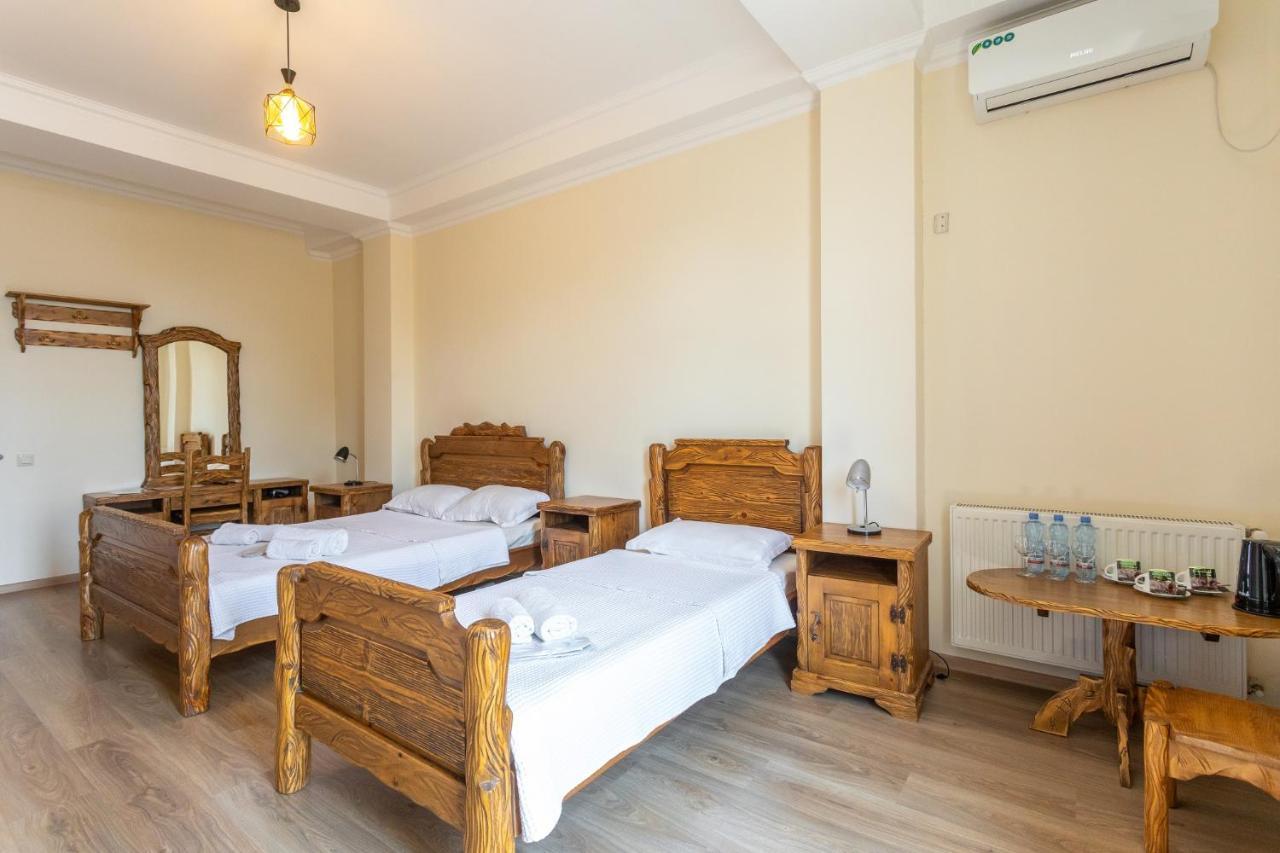 Hotel Phasis Кутаиси Экстерьер фото
