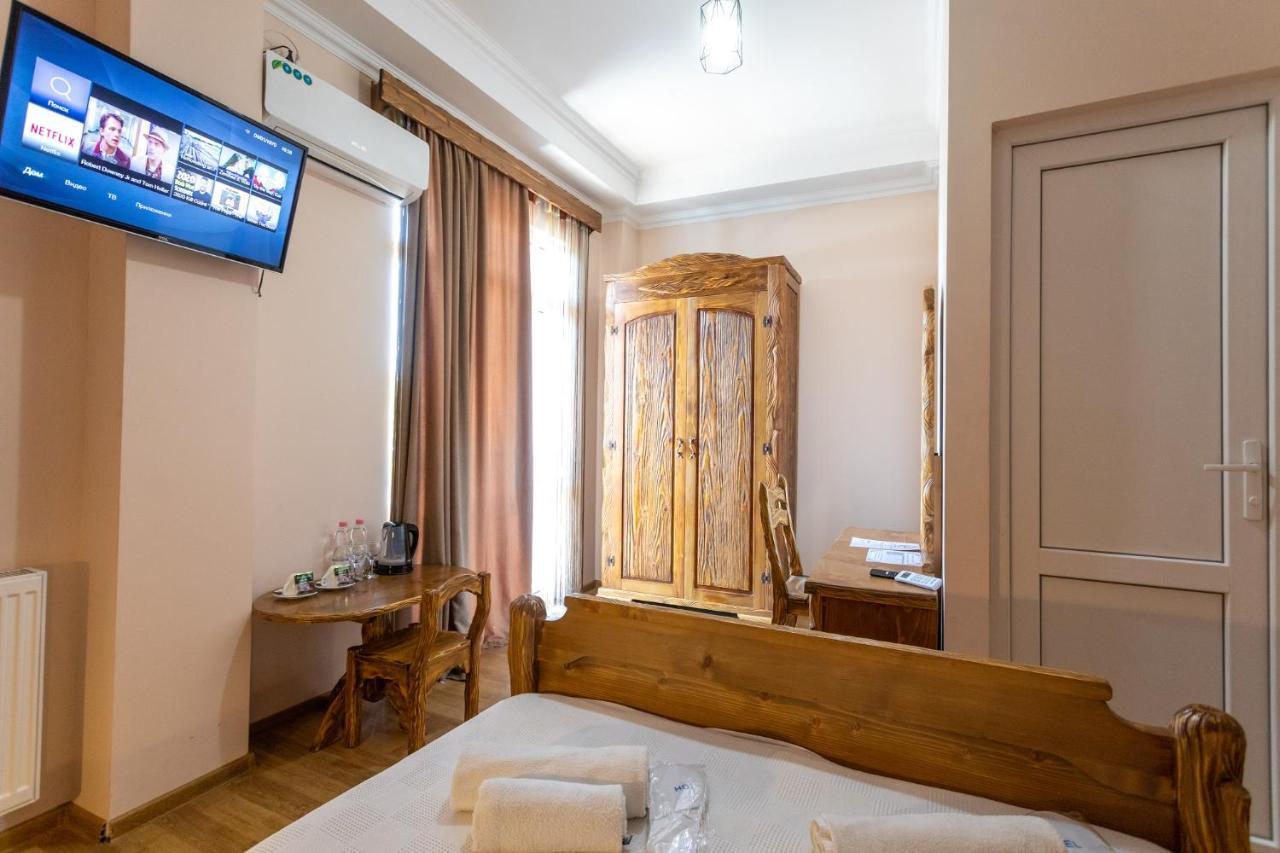 Hotel Phasis Кутаиси Экстерьер фото