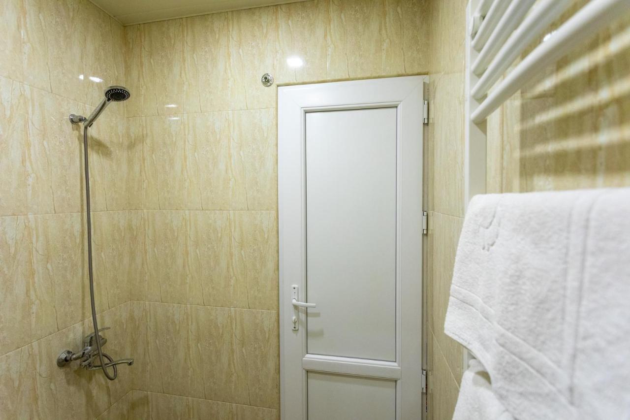 Hotel Phasis Кутаиси Экстерьер фото