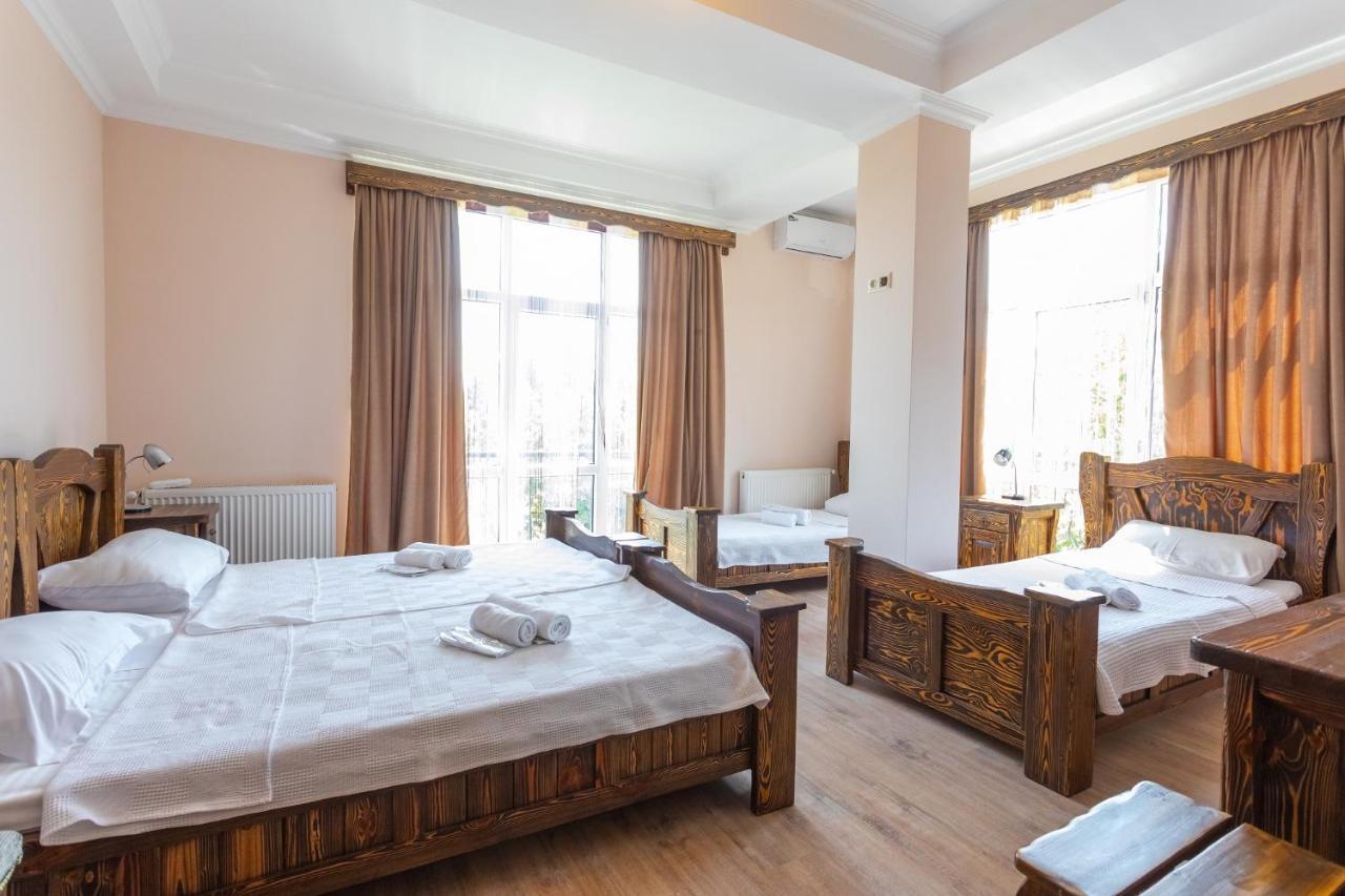 Hotel Phasis Кутаиси Экстерьер фото