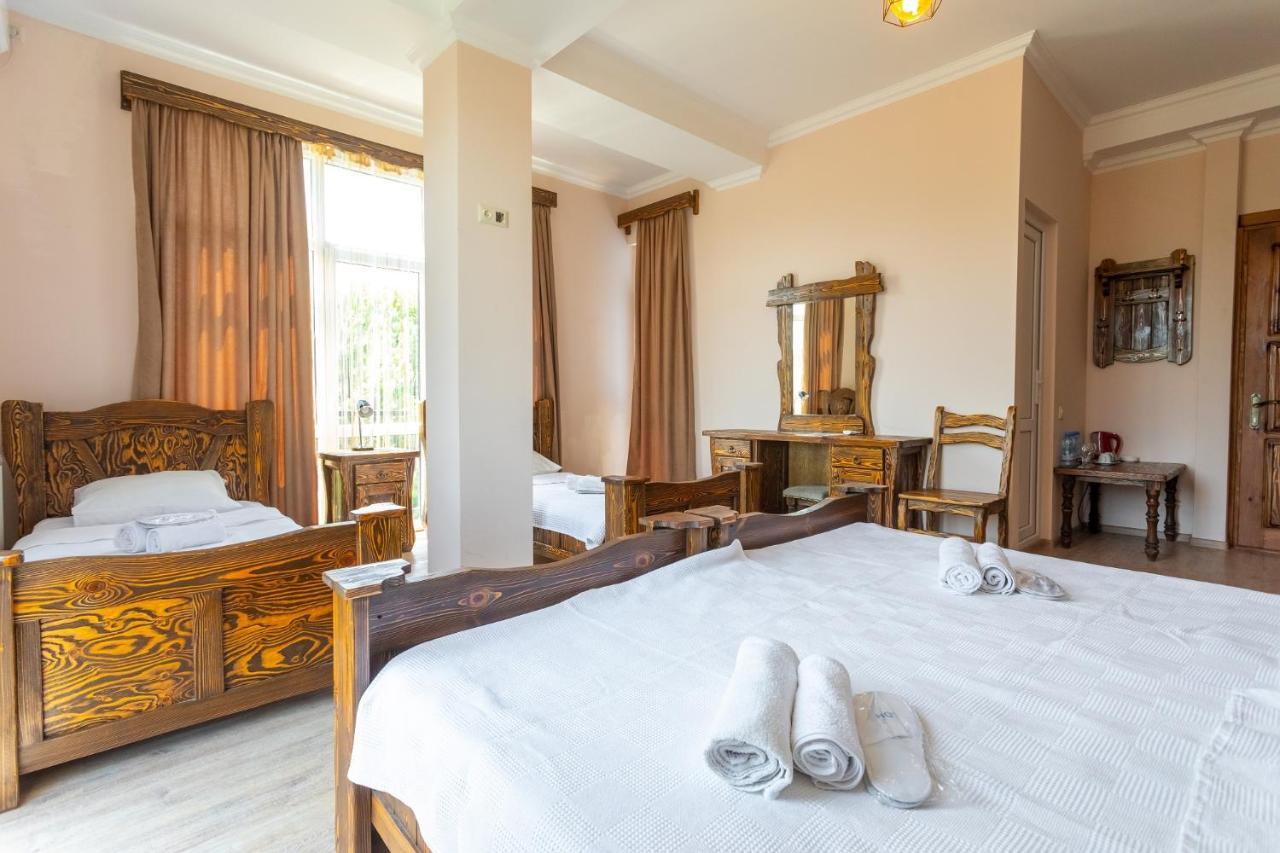 Hotel Phasis Кутаиси Экстерьер фото