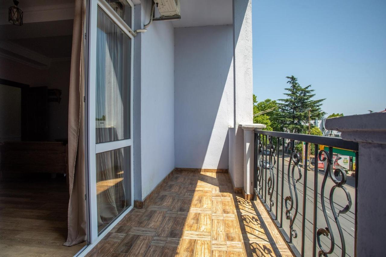 Hotel Phasis Кутаиси Экстерьер фото