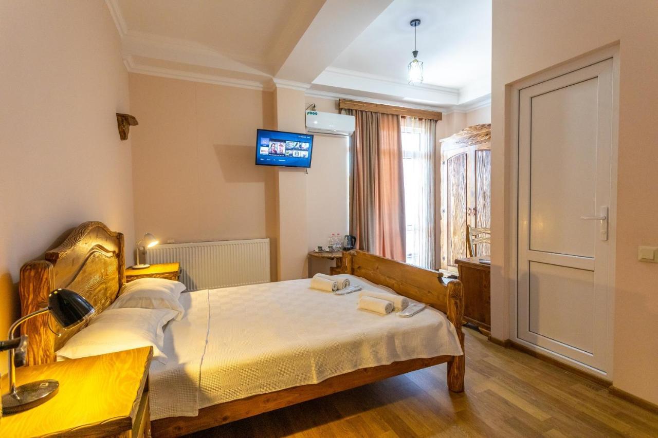 Hotel Phasis Кутаиси Экстерьер фото