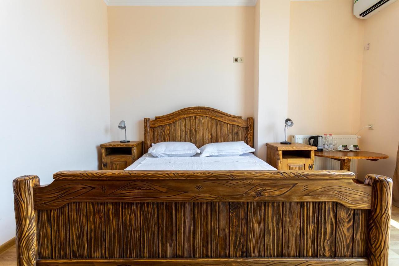 Hotel Phasis Кутаиси Экстерьер фото
