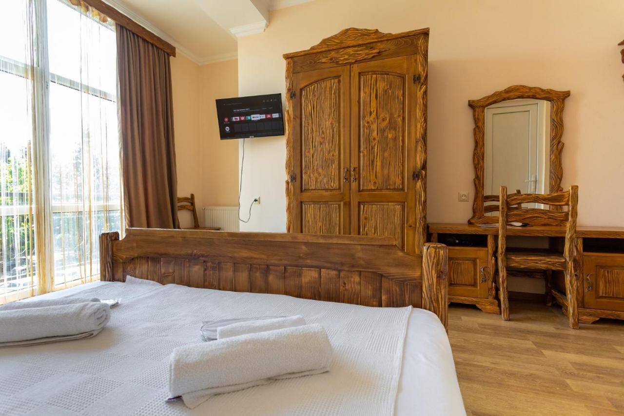 Hotel Phasis Кутаиси Экстерьер фото