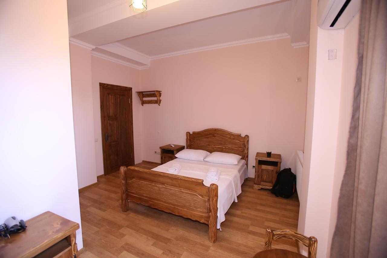 Hotel Phasis Кутаиси Экстерьер фото
