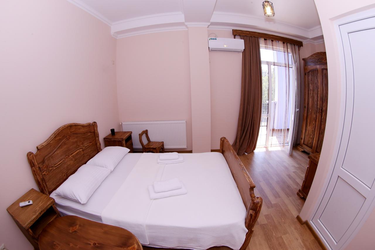 Hotel Phasis Кутаиси Экстерьер фото